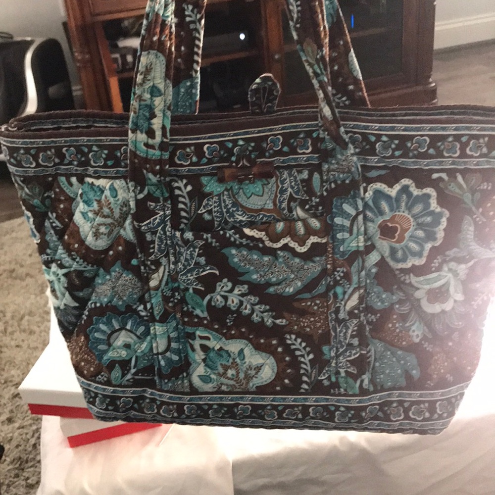 Vera Bradley medium bag! - Picture 5 of 8